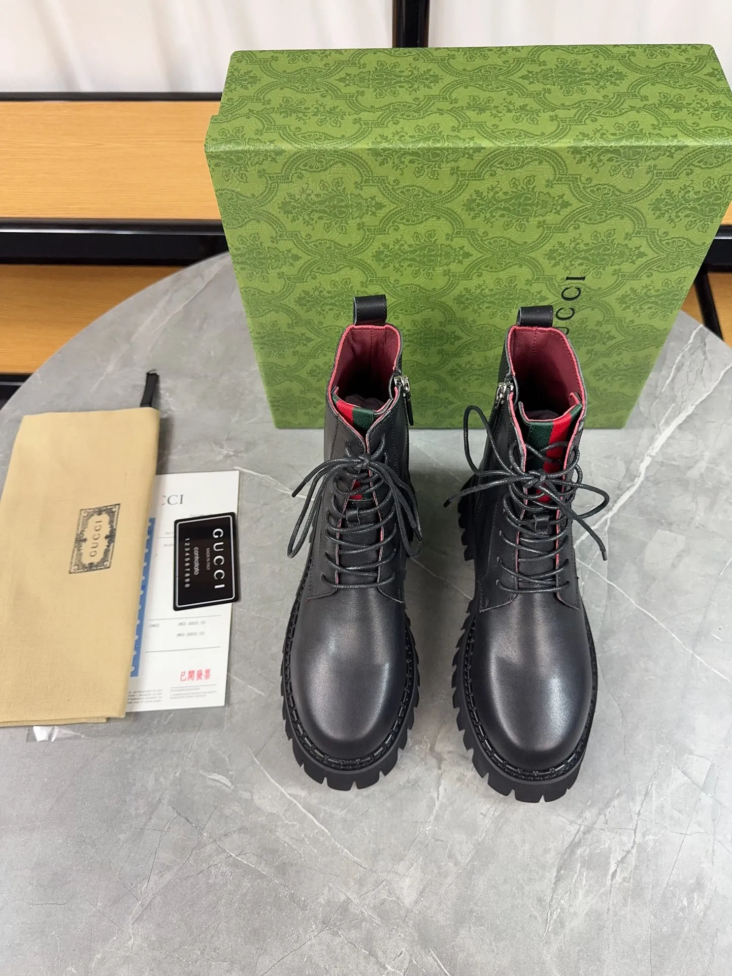 Men's shoes 💰640💰 New model from Gucci, double GG groove thick-soled loafers. The original version is made 1:1. Super beautiful quality, classic model at the counter. ❶Upper: original open-edge beaded cowhide ❷Inner lining: water-dyed cowhide ❸Feet: water-dyed cowhide ❹Outsole: ultra-light original sole ❺Thick sole heightening: 3.5cn ❻Packing: original packaging ❼Number: 35-42 (41 41 customized, non-refundable) Men's model: 38-46 (45, 46 customized, non-returnable)